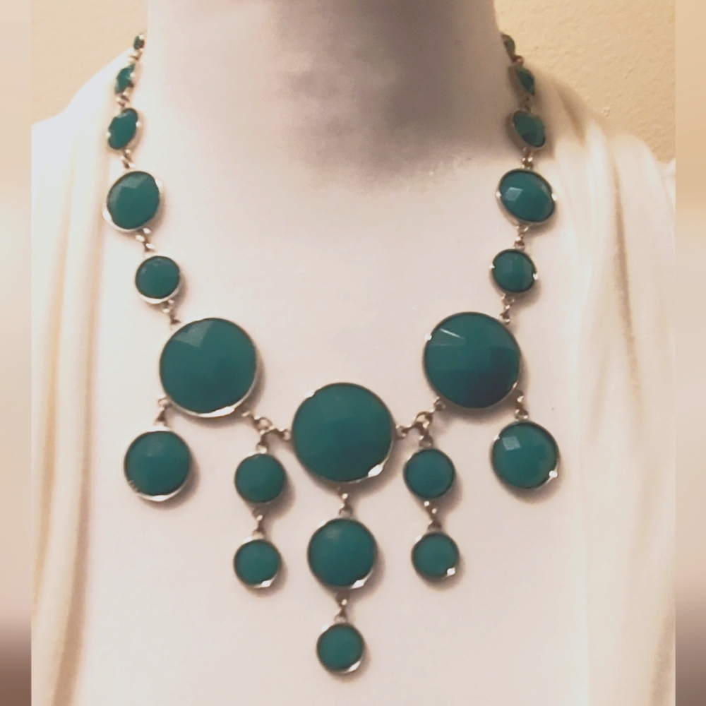 Chunky Round Faceted Green and Silver Tone Bib Necklace